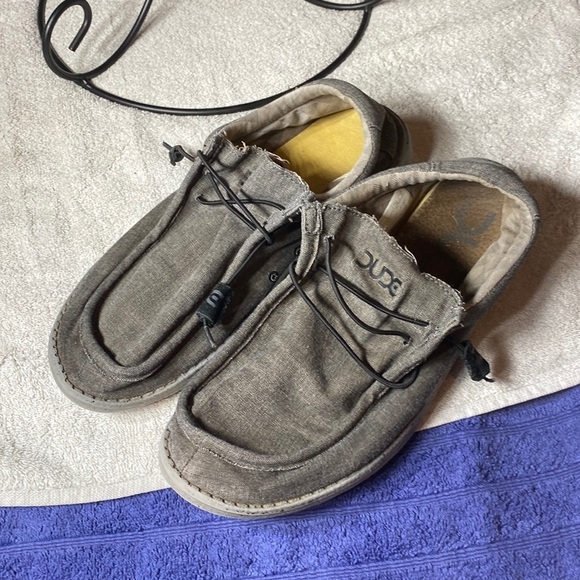 Hey Dude Other - Hey dude Wally